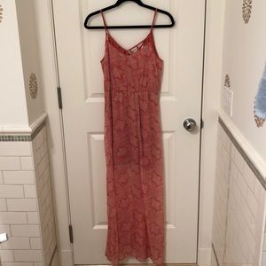 Maxi dress with sheet bottom